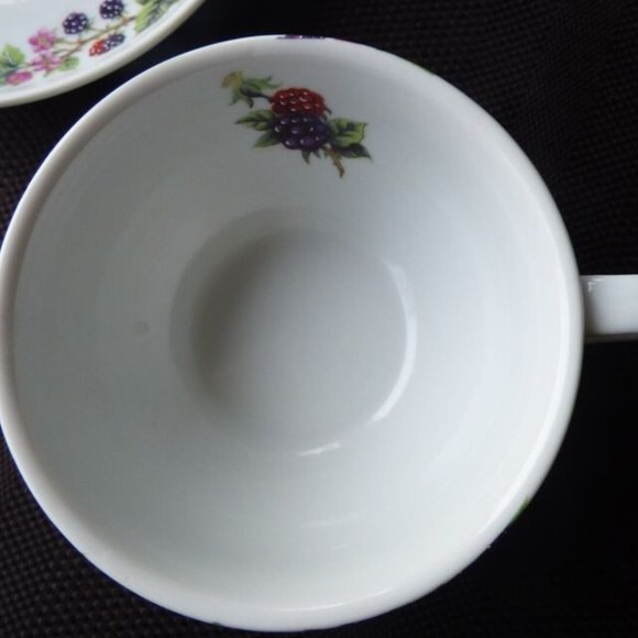 VTG FIELDER PORCELAIN TEAPOT AND CUP / SAUCER STACKED SET BERRY & FLORAL DESIGN - Picture 7 of 15